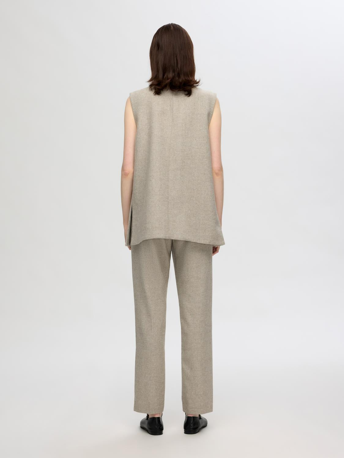 model_shot-back